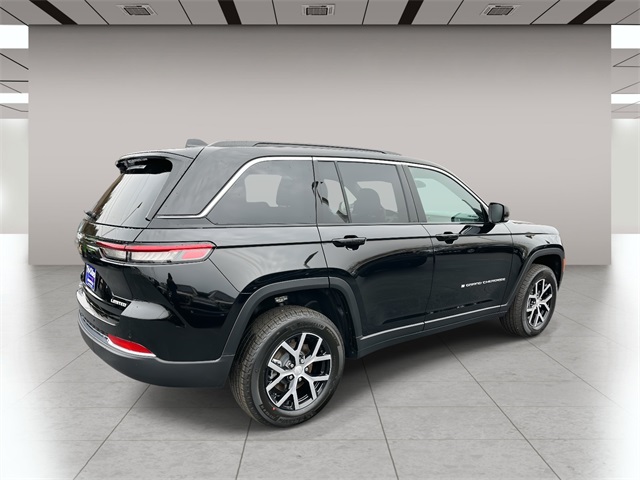 2025 Jeep Grand Cherokee Limited photo 2