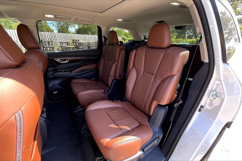 2025 Subaru Ascent Touring photo 9