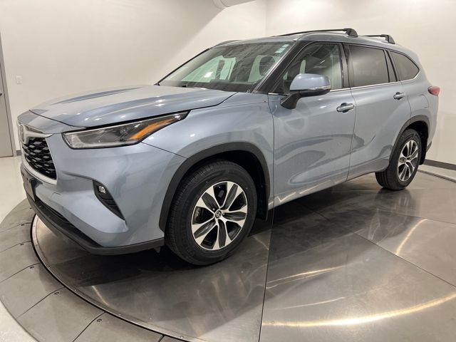 2021 Toyota Highlander XLE's photo
