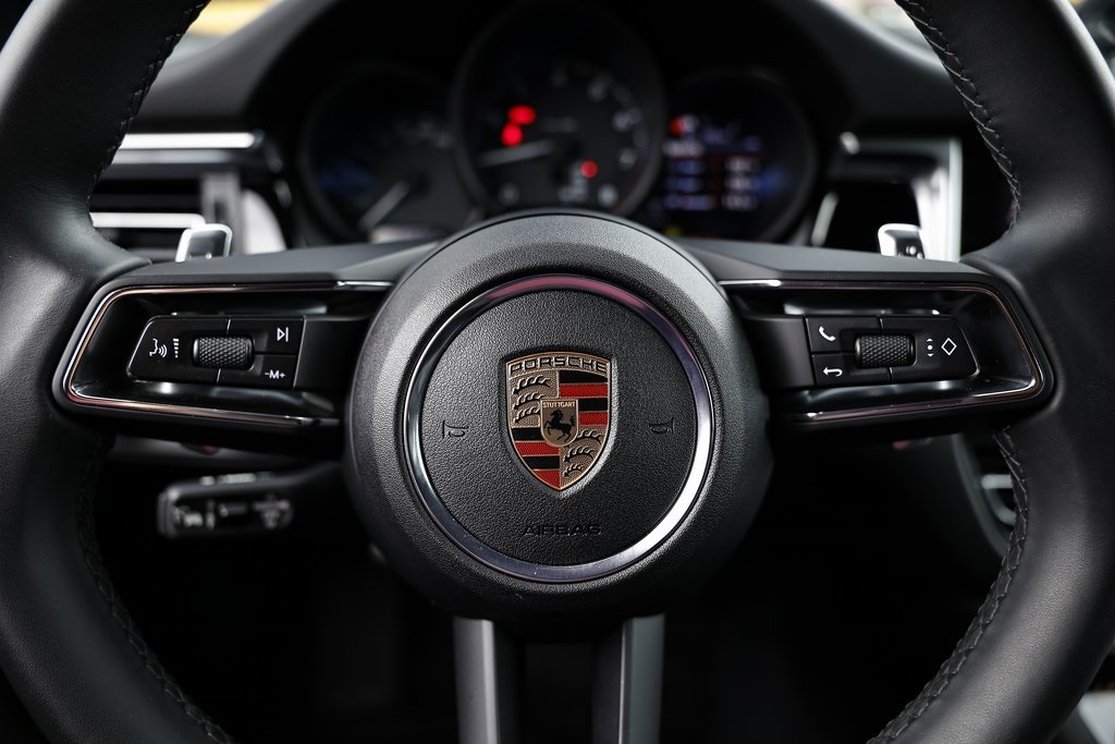 2025 Porsche Macan T photo 34