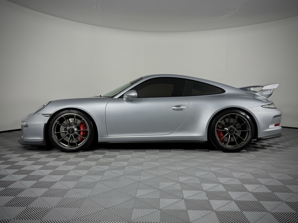 2016 Porsche 911 Turbo S photo 2