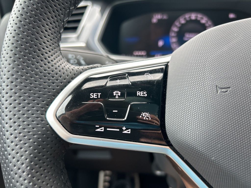 2024 Volkswagen Tiguan SE R-Line Black photo 22