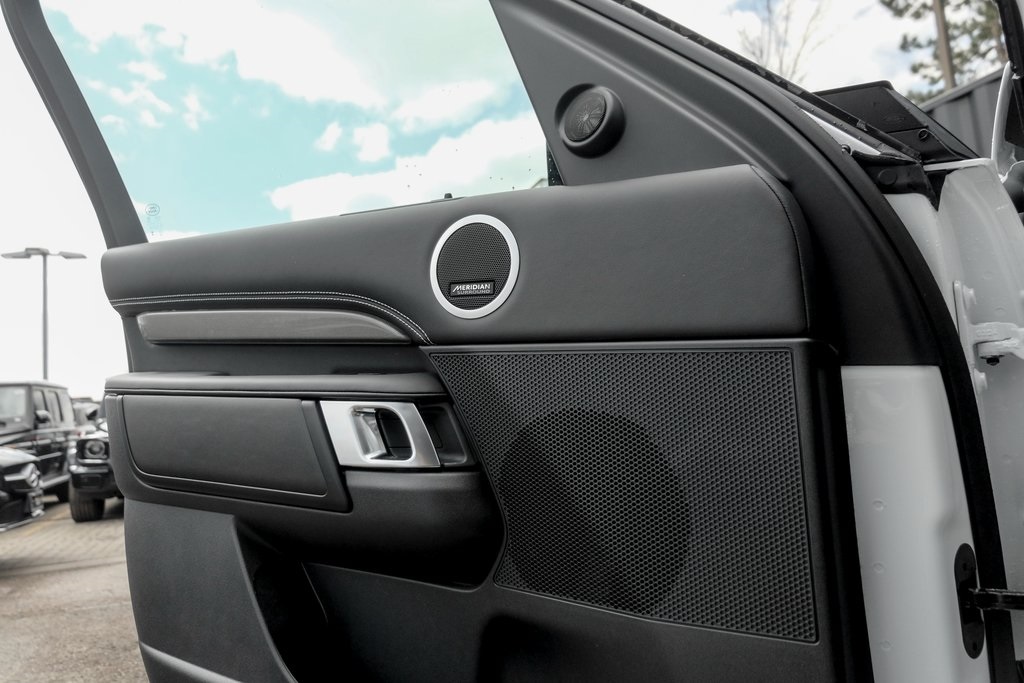 2025 Land Rover Discovery Metropolitan Edition photo 10