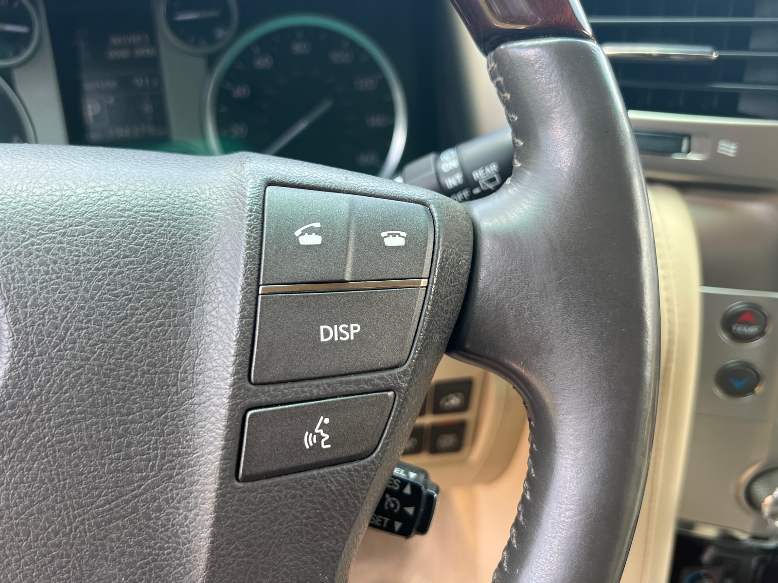2014 Lexus LX 570 photo 26