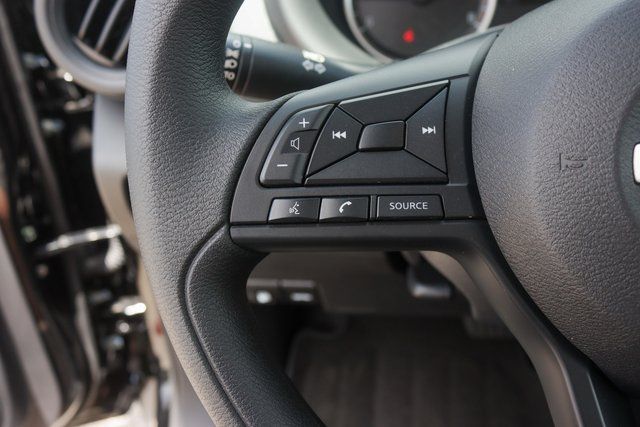2025 Nissan Kicks Play S photo 11