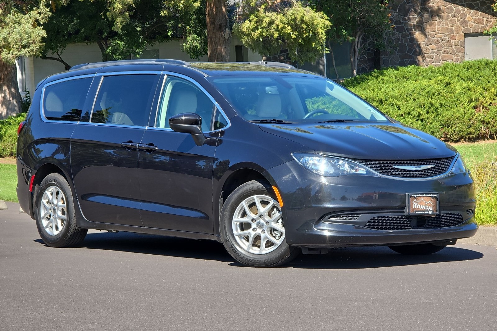 2021 Chrysler Voyager LXi photo 2