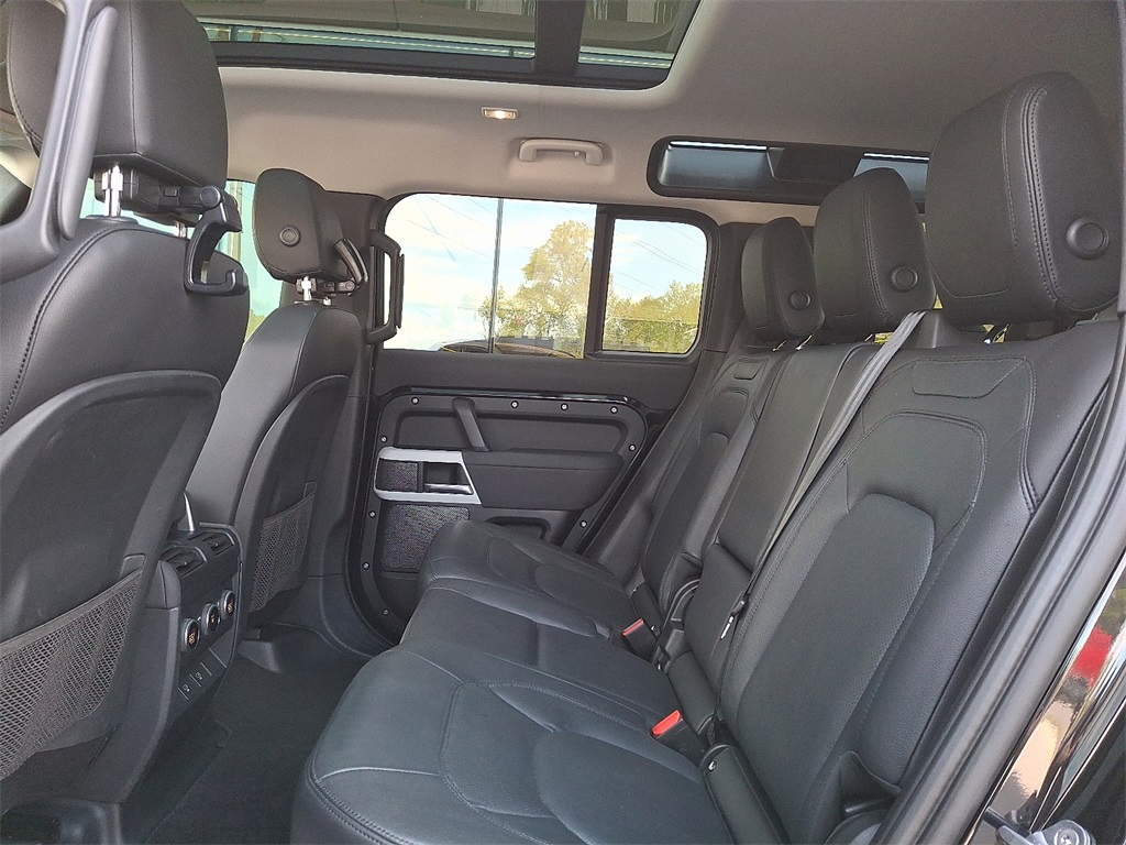 2023 Land Rover Defender 110 SE photo 7