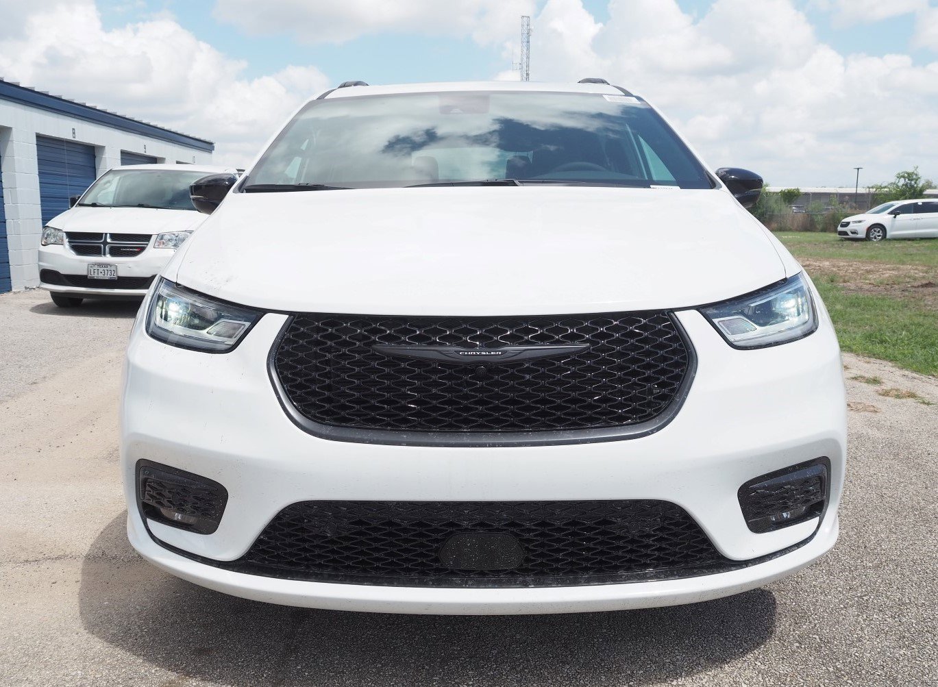 2024 Chrysler Pacifica Limited photo 3