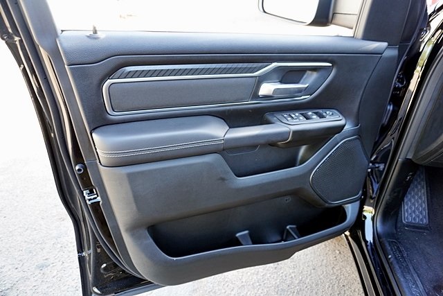 New 2026 Diamond Black Crystal Pearl-Coat Exterior Paint RAM Big Horn/Lone Star image 26