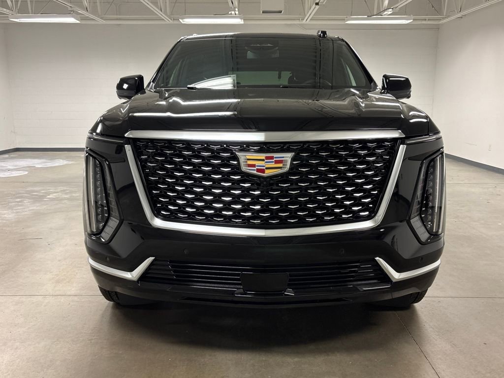 2025 Cadillac Escalade Luxury photo 3