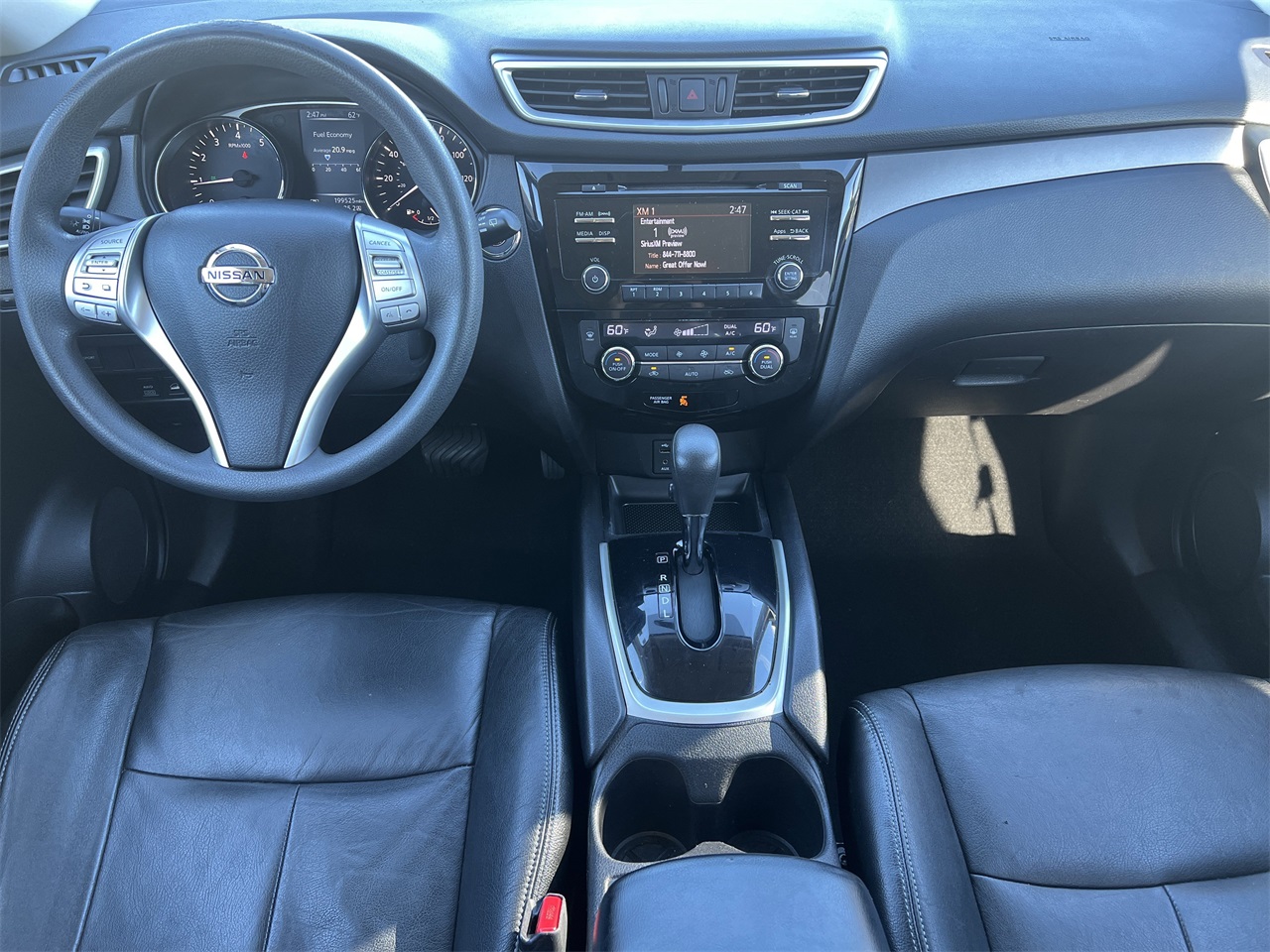 2014 Nissan Rogue SV photo 2