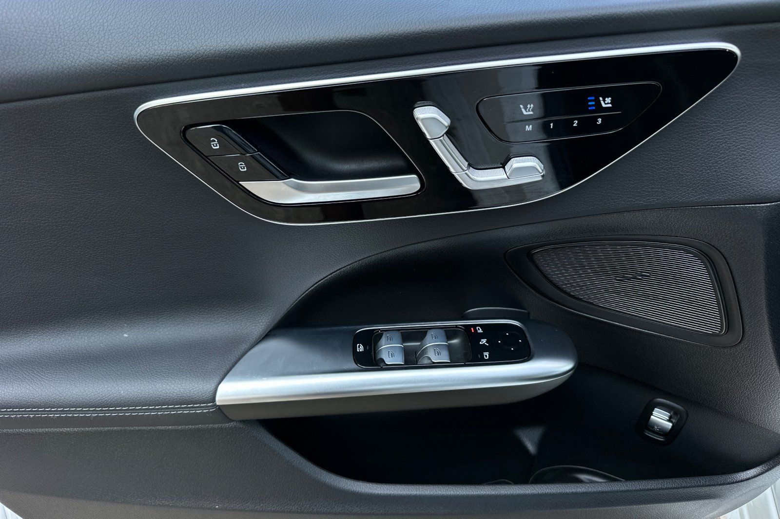 2025 Mercedes Benz C 300 photo 19