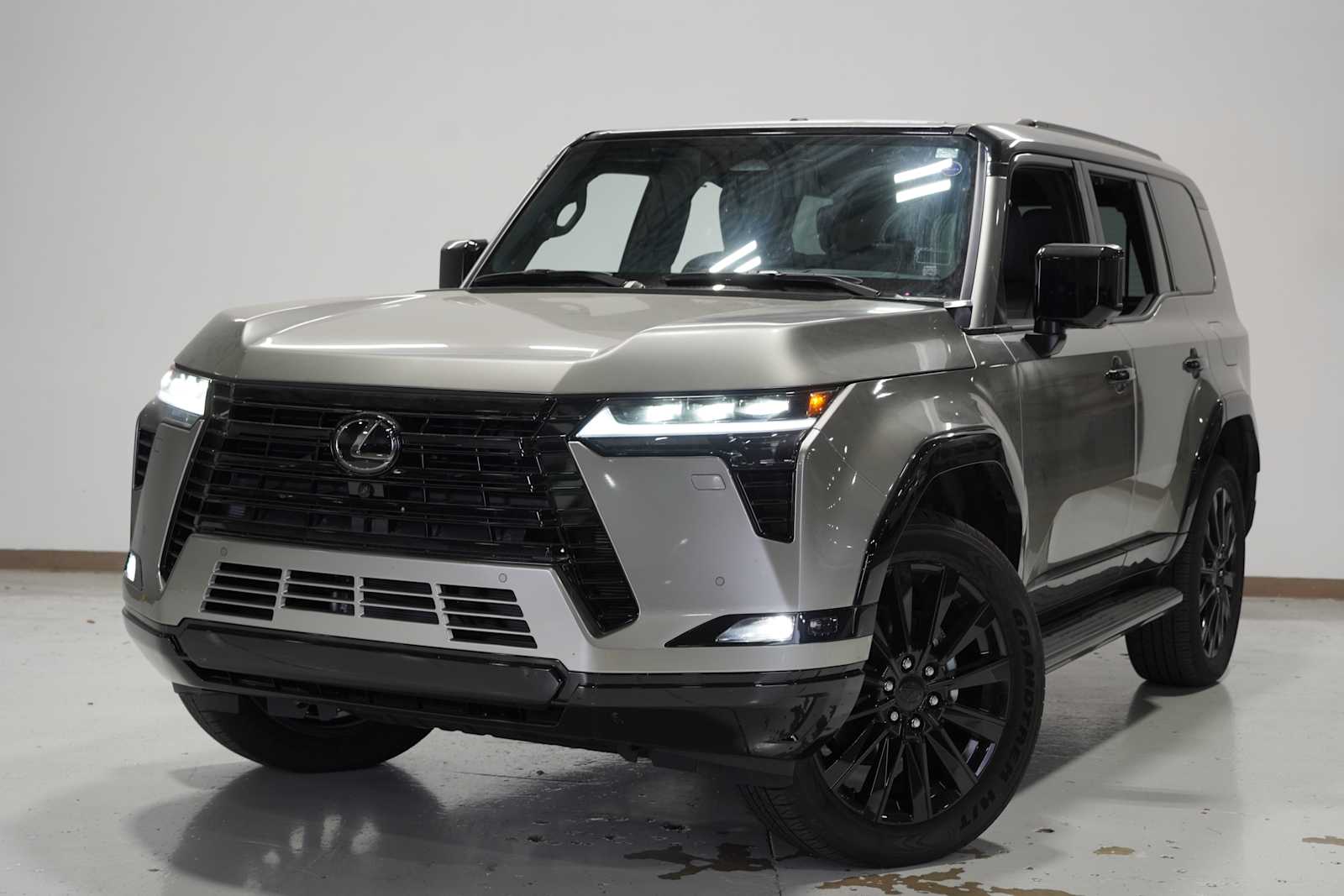 2025 Lexus GX Luxury's photo