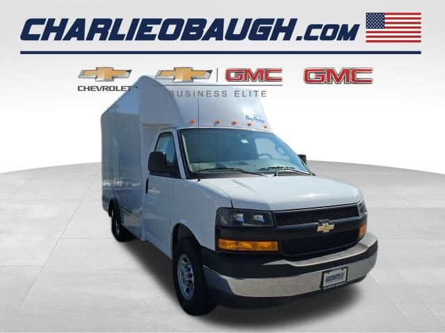 2024 Chevrolet Express Cutaway Base's photo