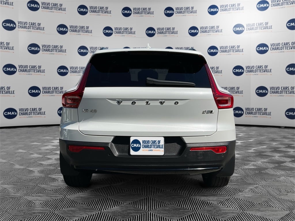 2023 Volvo XC40 AWD Ultimate photo 4