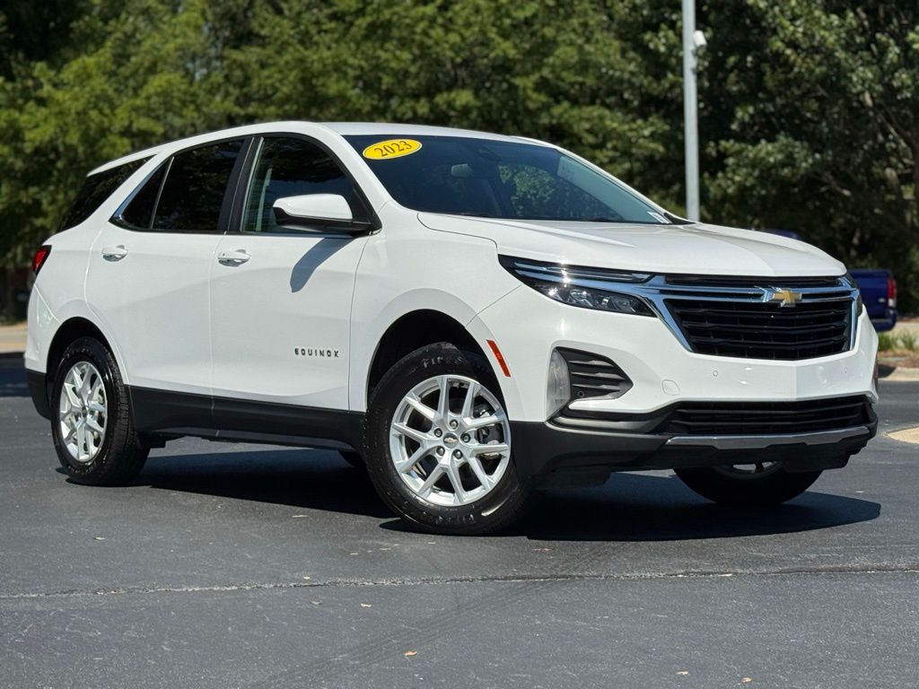 2023 Chevrolet Equinox LT photo 2
