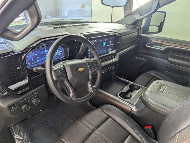 2025 Chevrolet Silverado 2500HD High Country photo 9