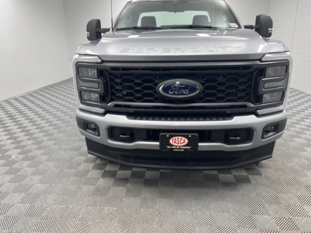 2023 Ford F-350 XL photo 3