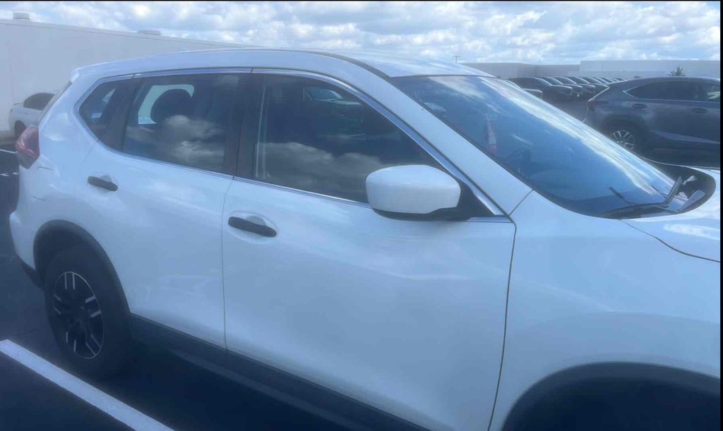2018 Nissan Rogue S photo 2