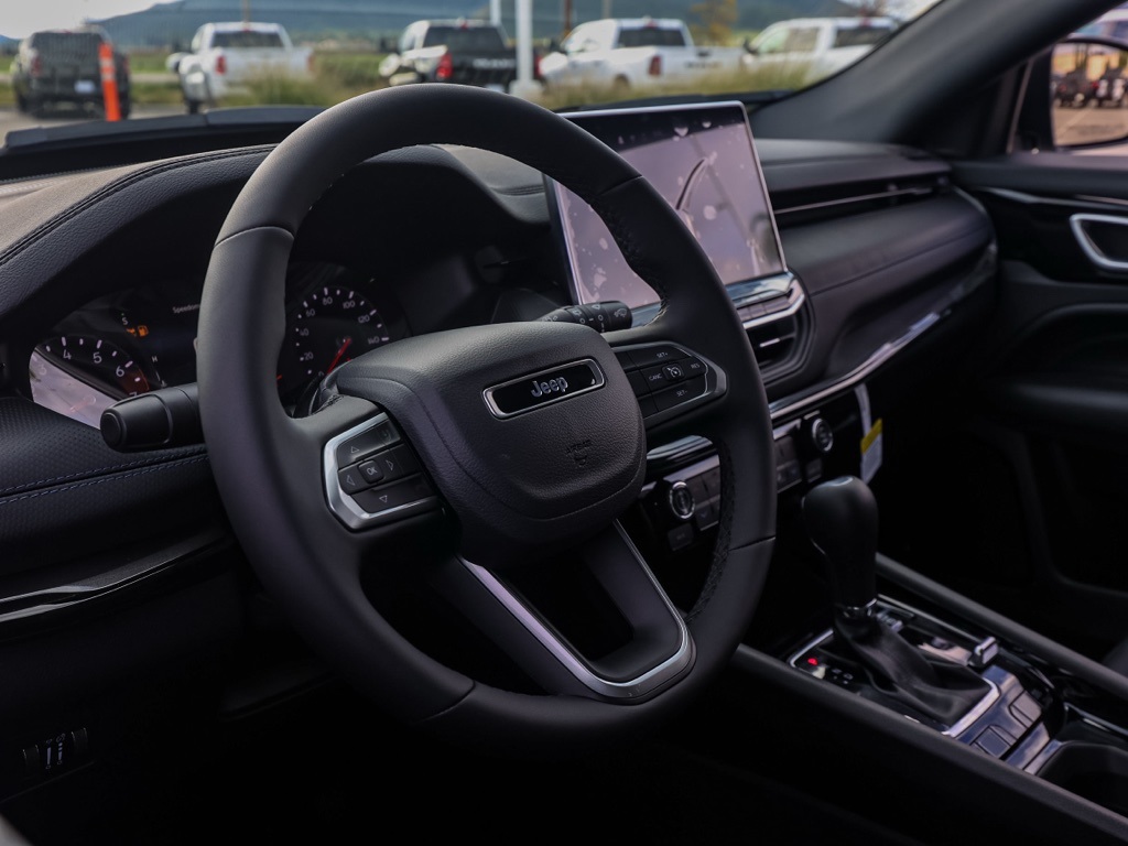 New 2026 Silver Zynith Metallic Clear-Coat Exterior Paint Jeep Latitude image 13