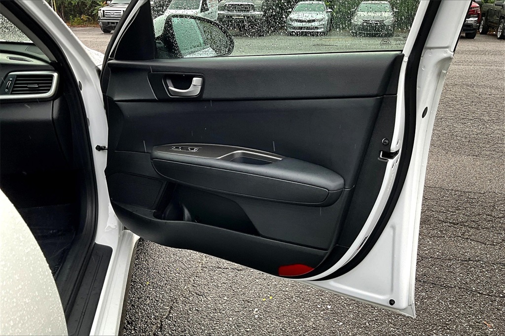 2019 Kia Optima S photo 23