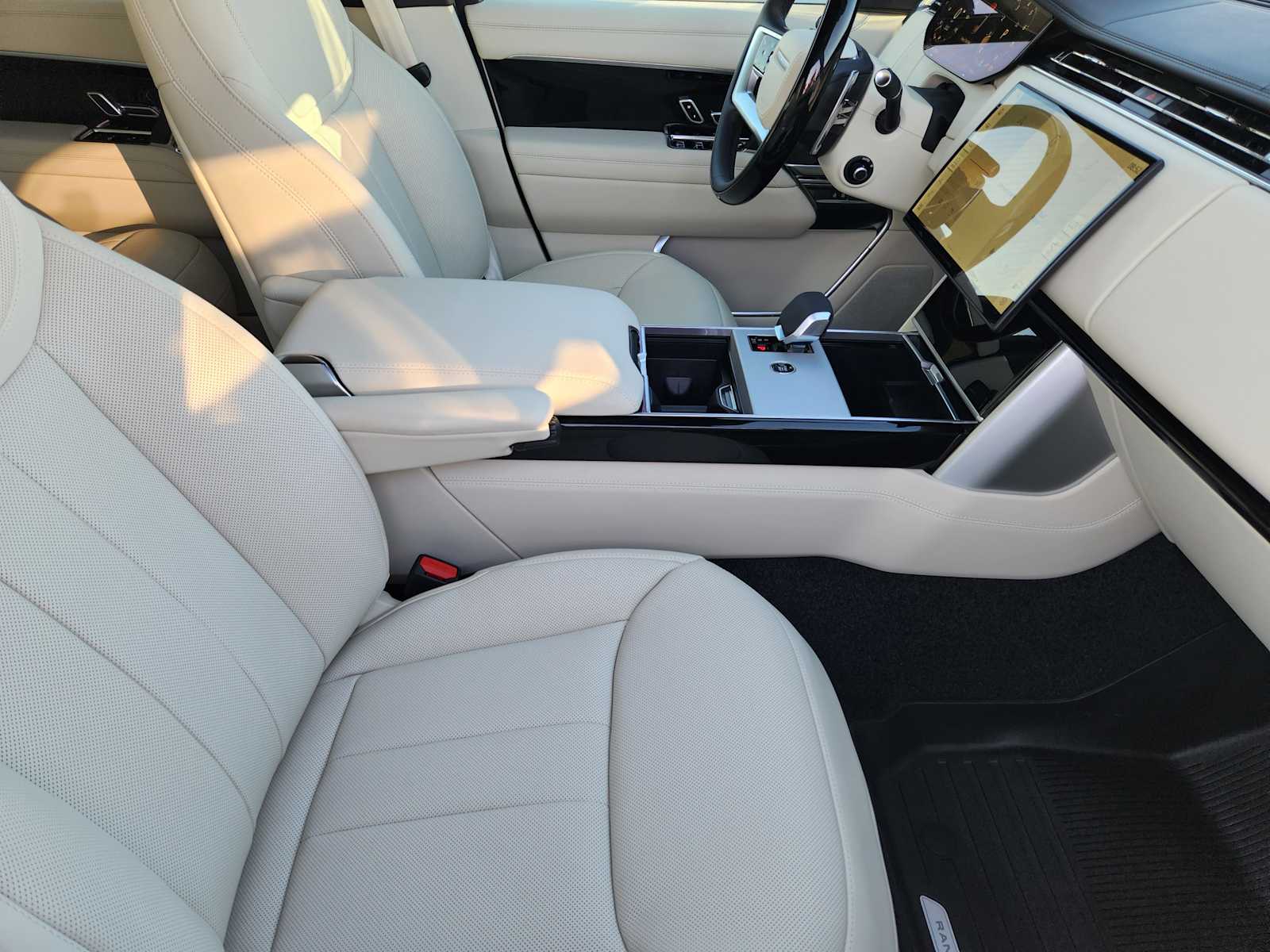 2025 Land Rover Range Rover SE photo 12