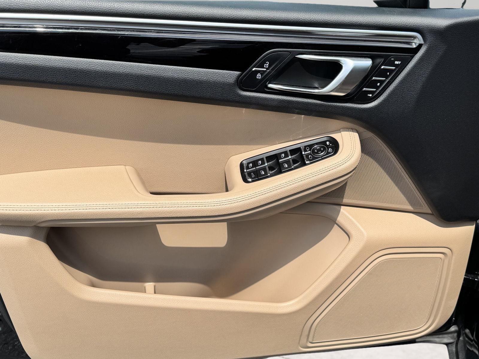 2021 Porsche Macan Base photo 18