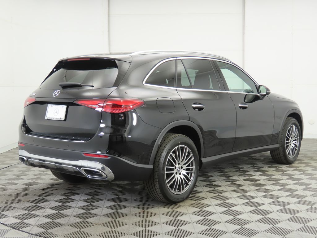 2025 Mercedes Benz GLC 300 photo 3