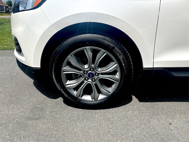 2019 Ford Edge Titanium photo 13