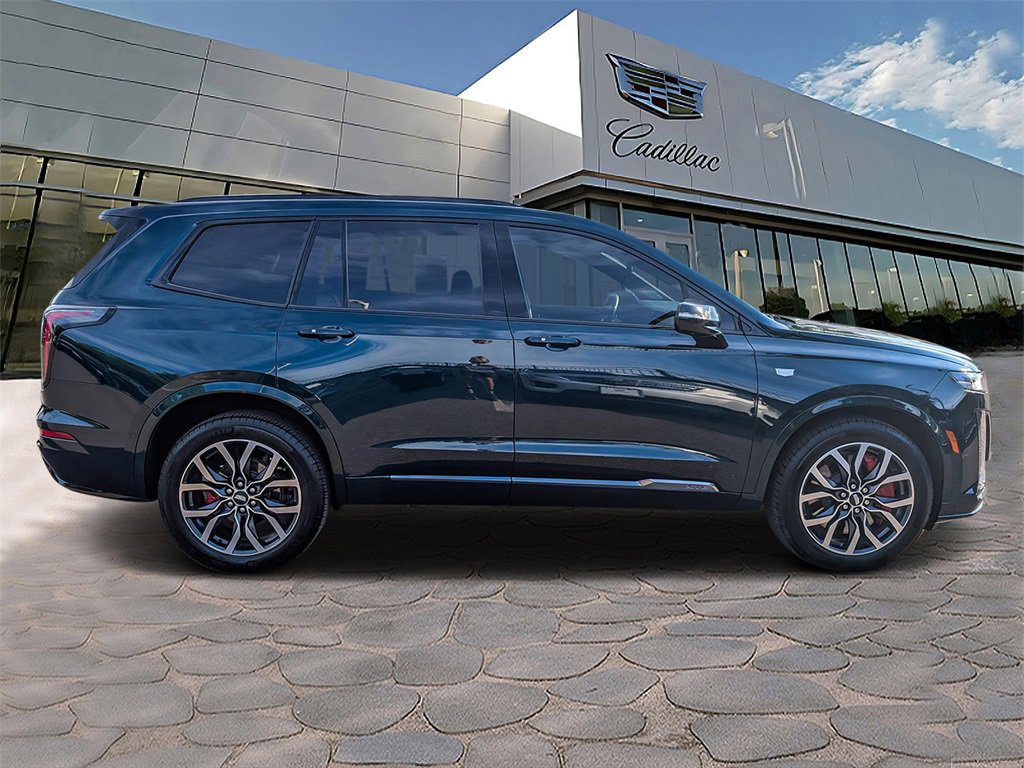 2025 Cadillac XT6 Sport photo 4
