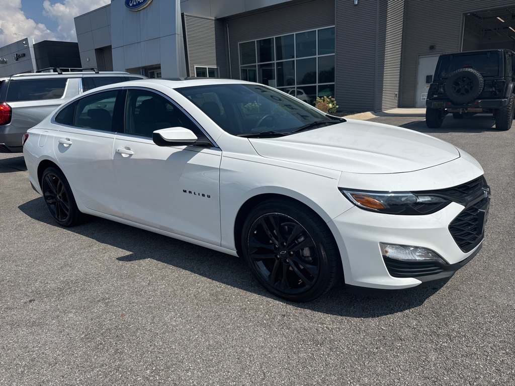2024 Chevrolet Malibu 1LT photo 2