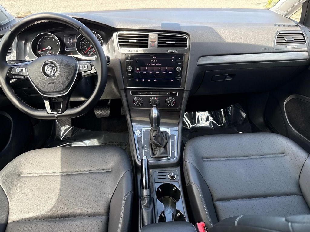 2018 Volkswagen Golf TSI SE photo 16