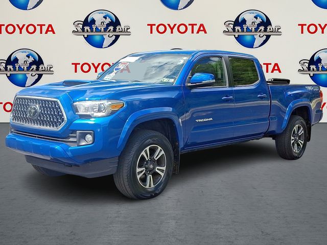 2018 Toyota Tacoma TRD Sport photo 2