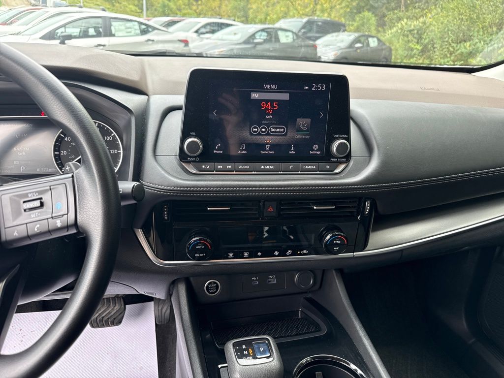 2022 Nissan Rogue SV photo 18