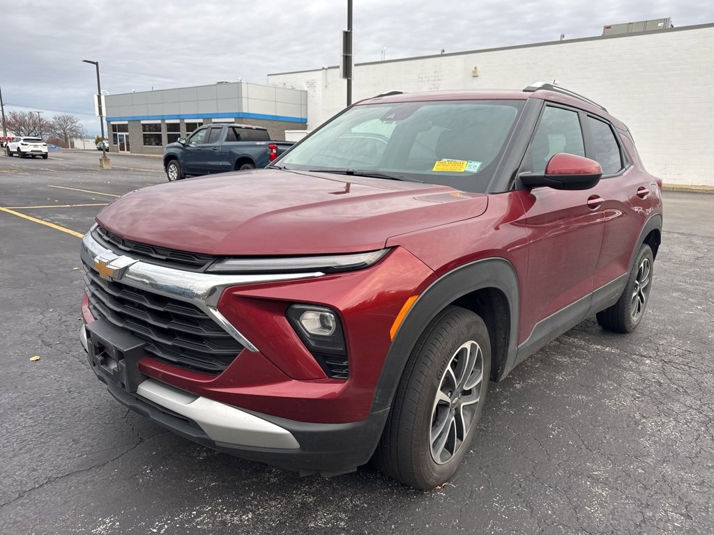 2025 Chevrolet Trailblazer LT photo 2