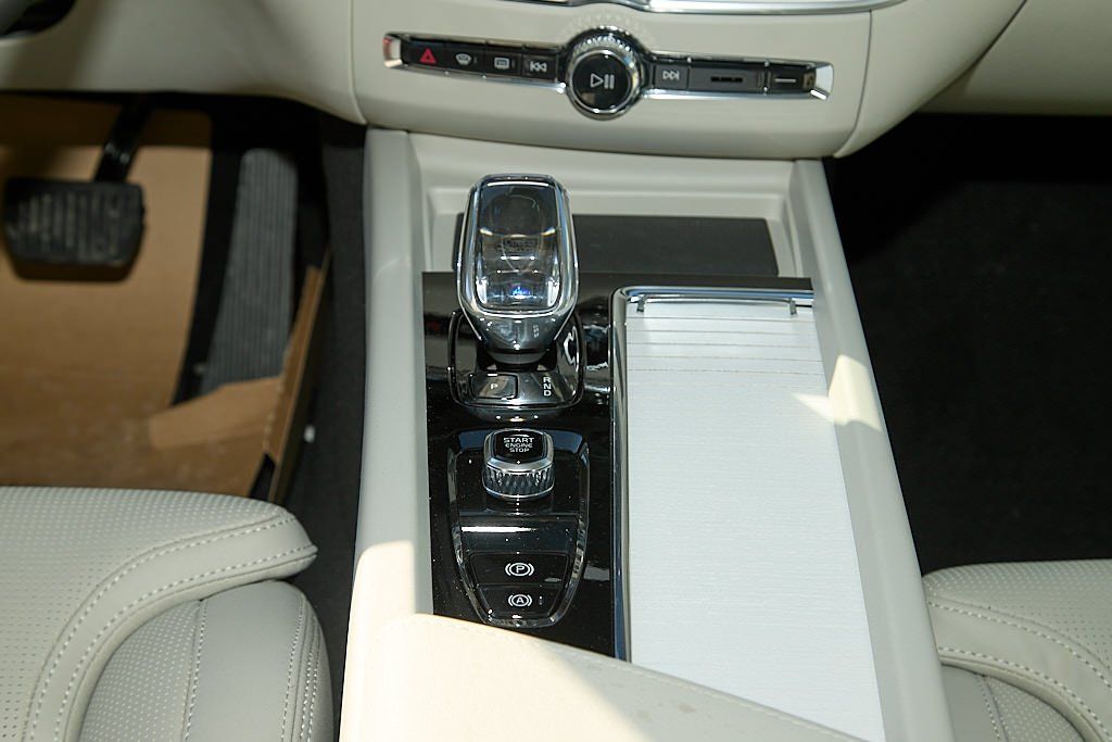 2026 VOLVO XC60 - Image 28