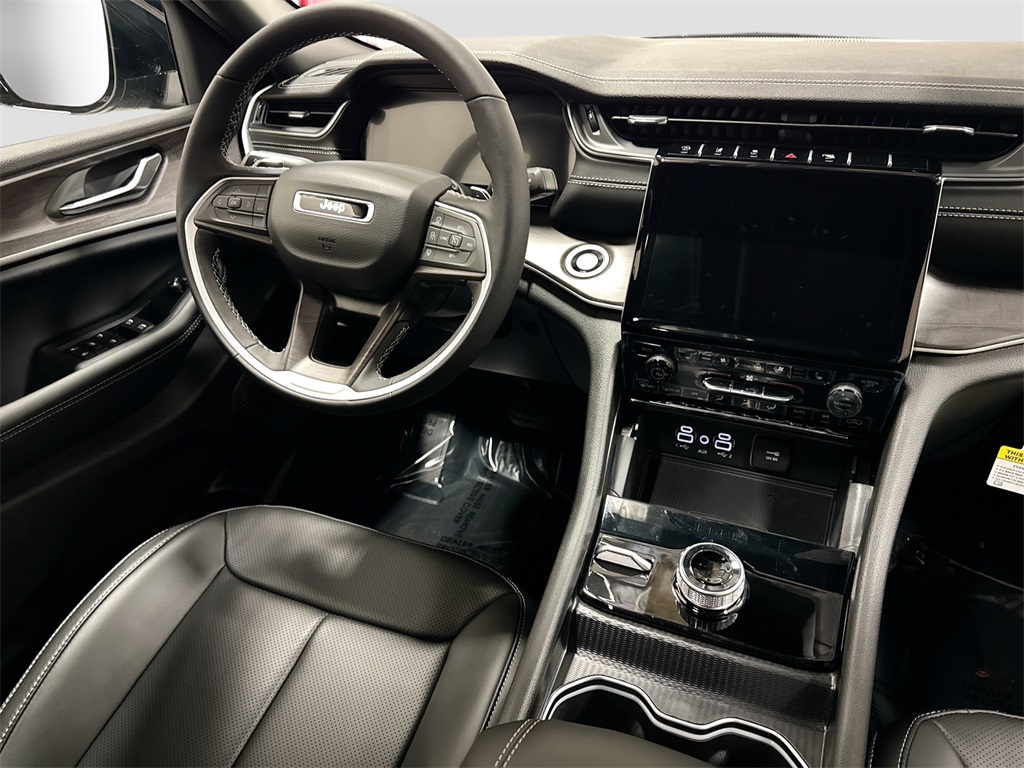 2025 Jeep Grand Cherokee Limited photo 4