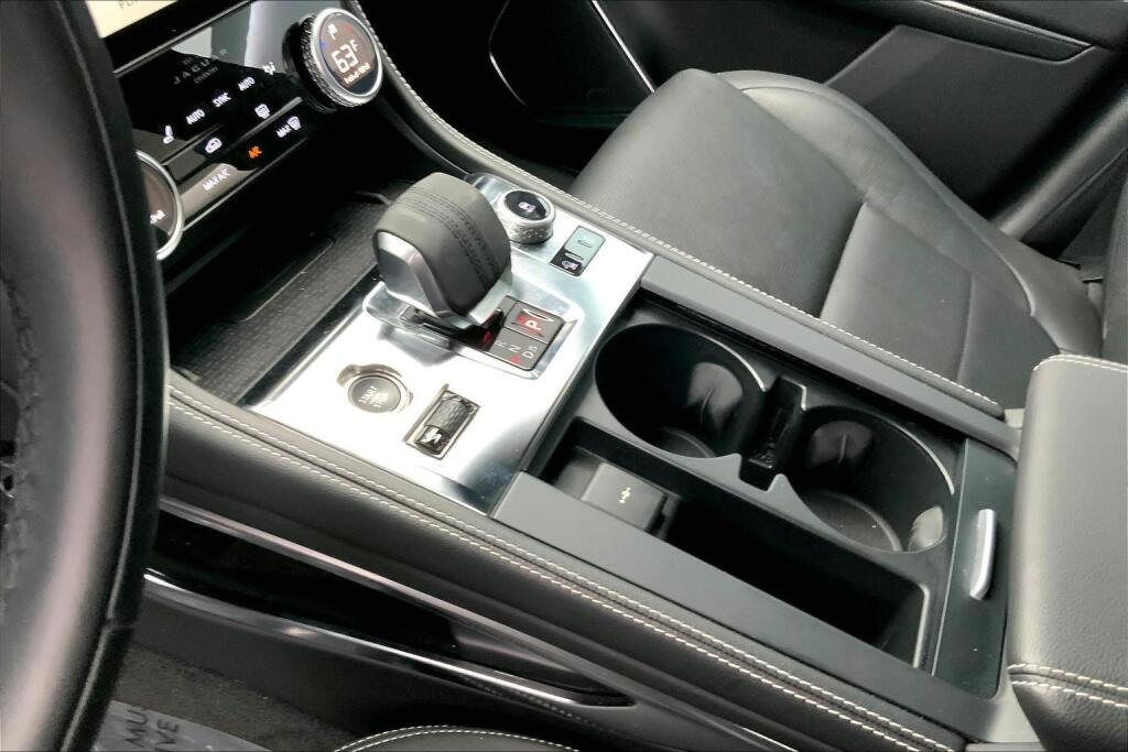 2025 Jaguar F-PACE P250 R-Dynamic S photo 14