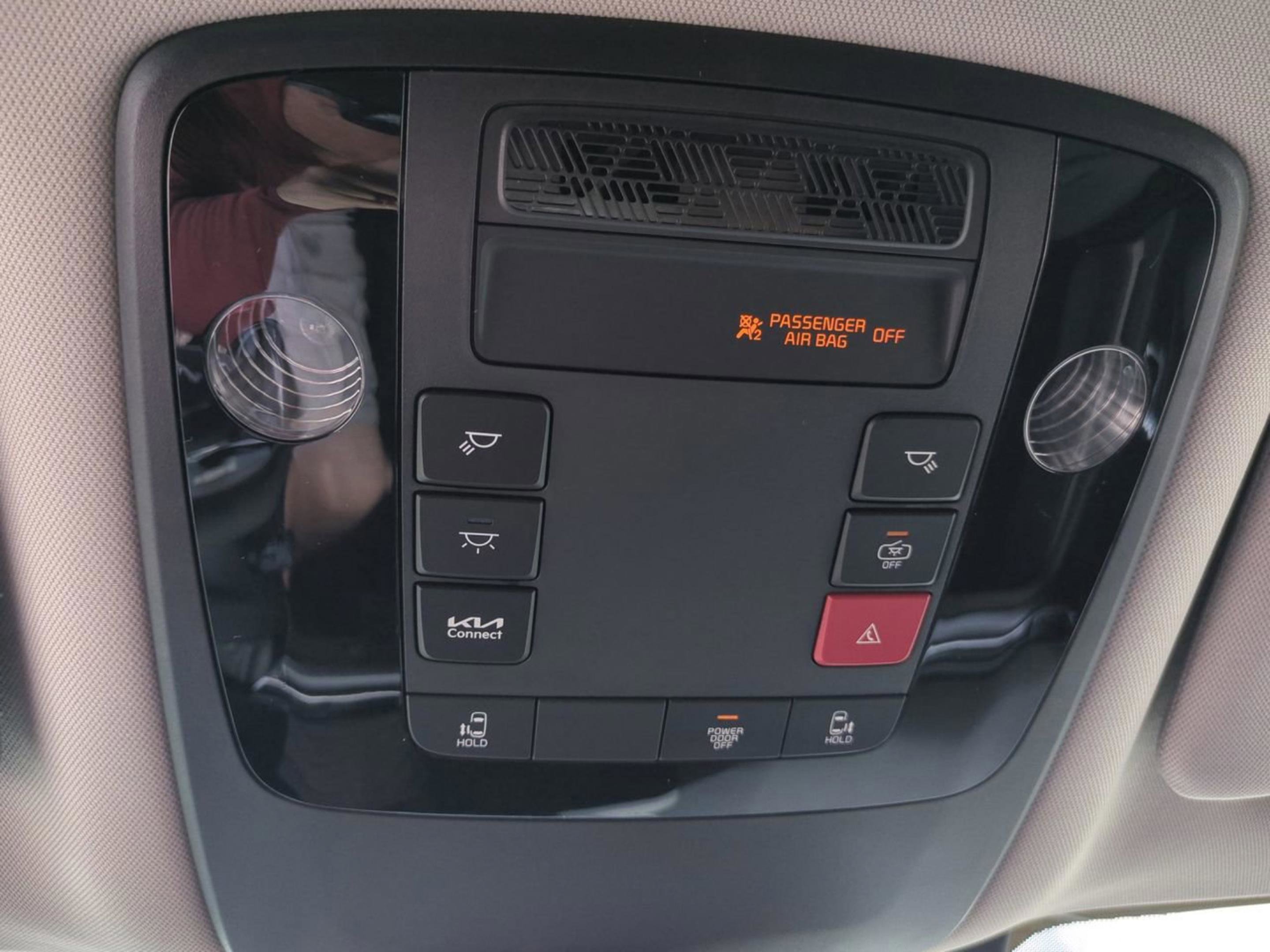 2026 Kia Carnival LX photo 17