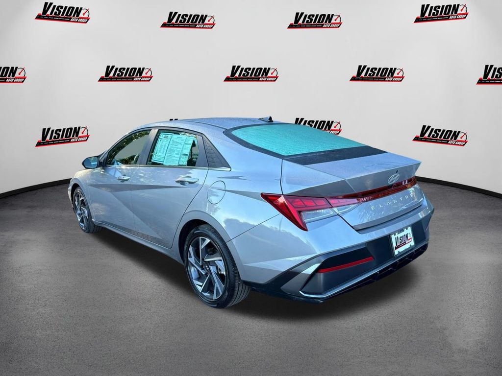 2025 Hyundai Elantra SEL Convenience photo 7