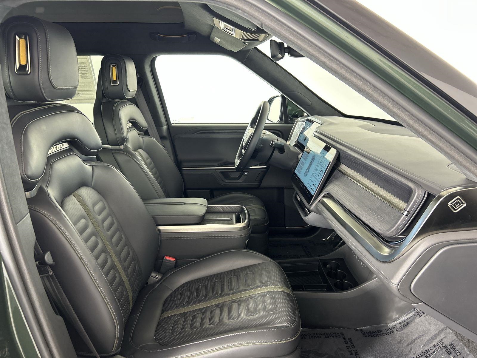 2025 Rivian R1S Adventure photo 32
