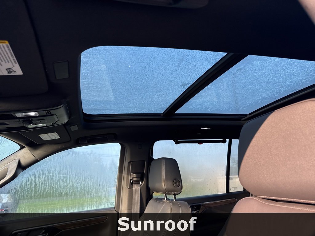 2025 Chevrolet Suburban Z71 photo 3
