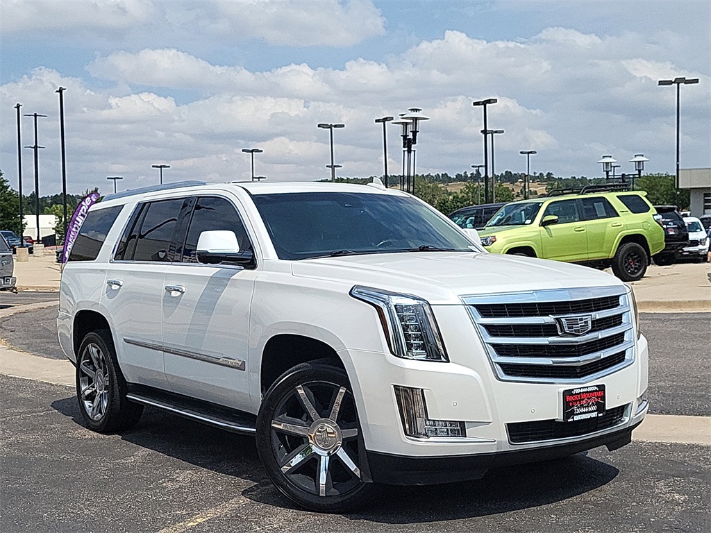 2016 Cadillac Escalade Luxury photo 2
