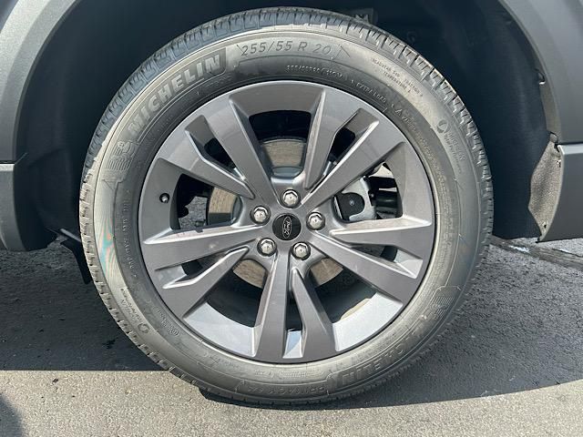 2025 Ford Explorer photo 37