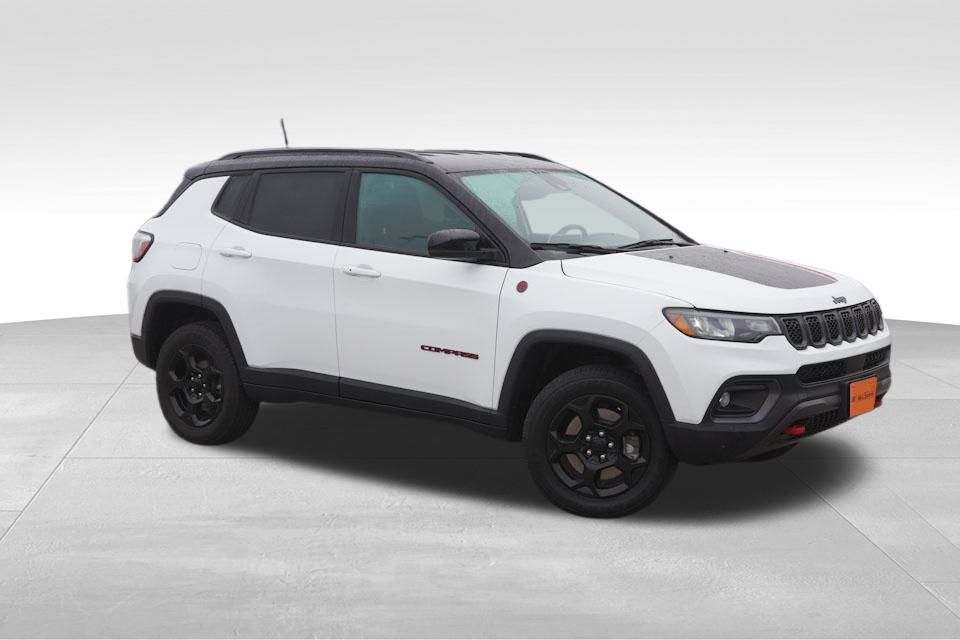 2023 Jeep Compass Trailhawk photo 2