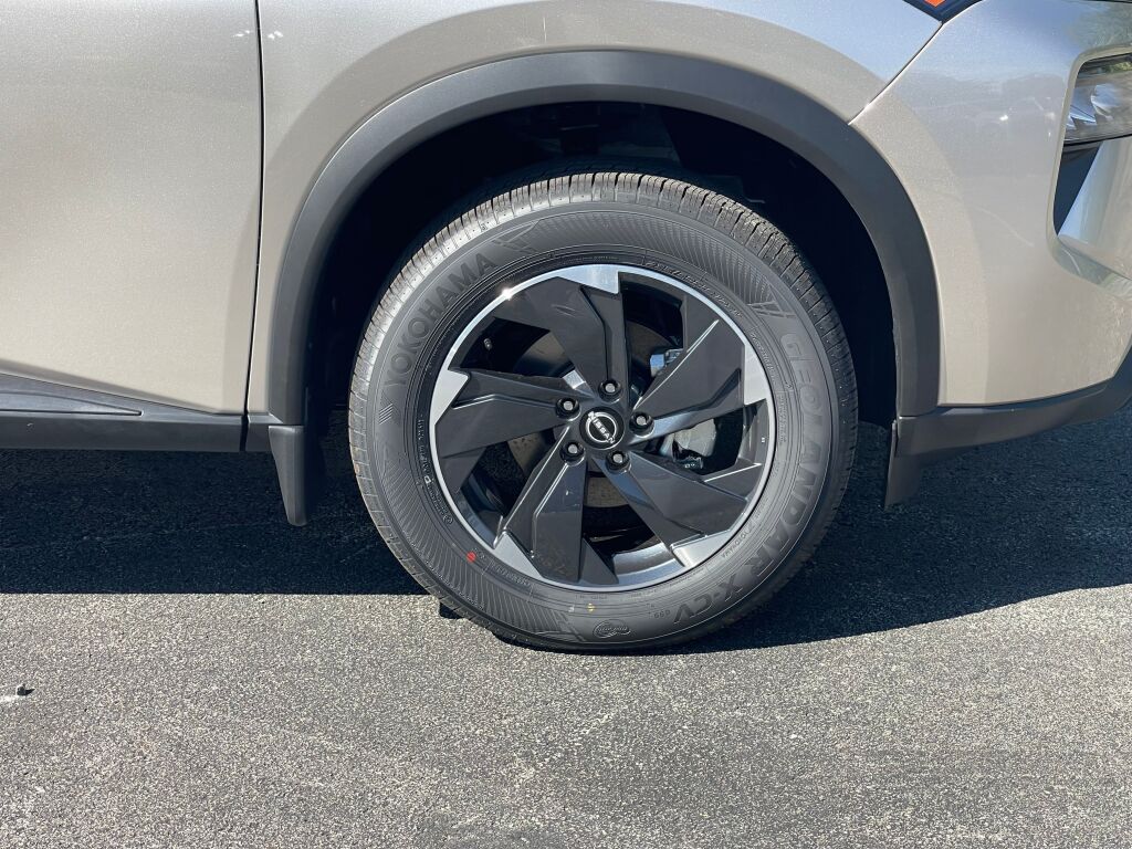 2026 Nissan Rogue SV photo 17