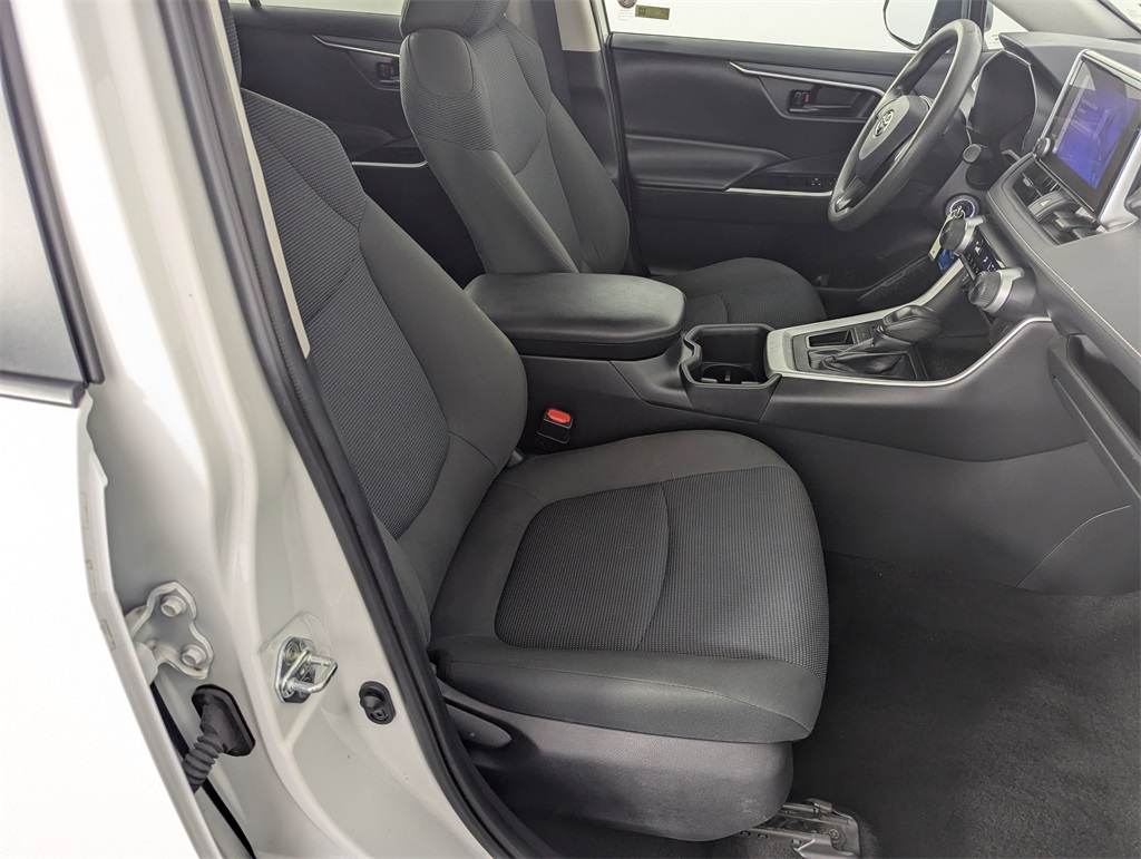 2023 Toyota RAV4 LE photo 33