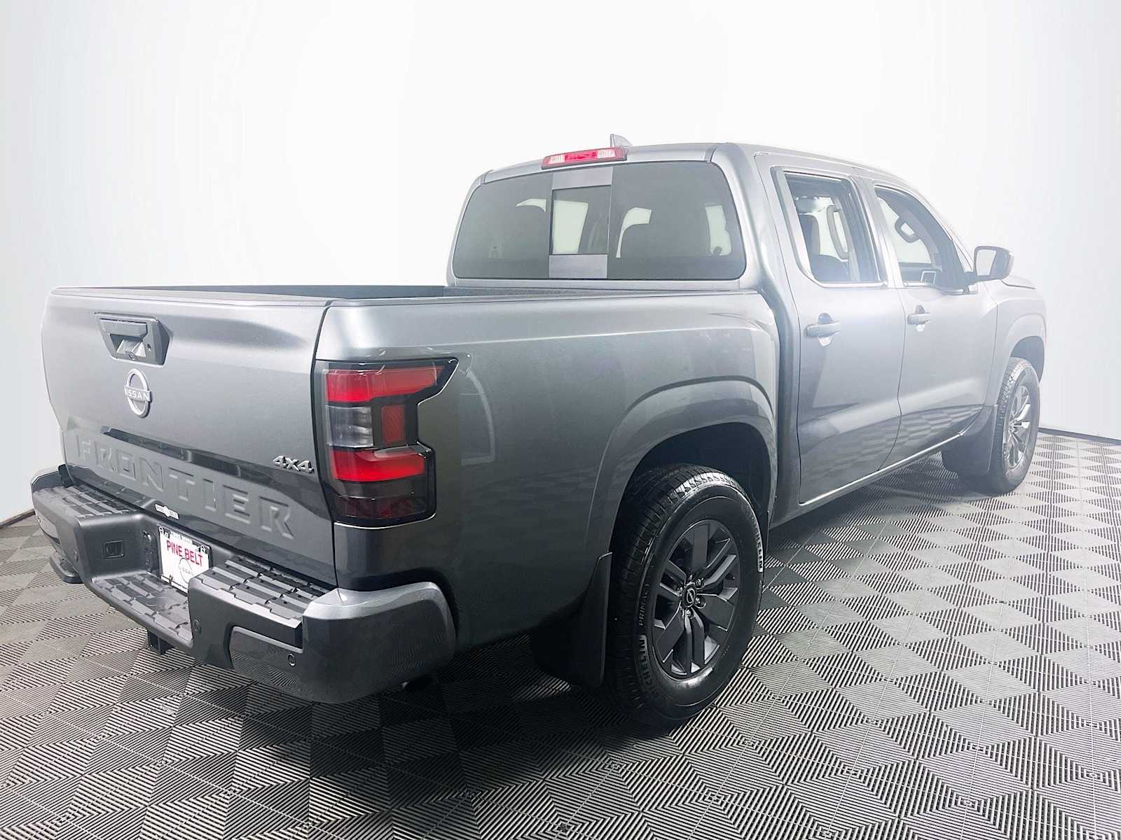2025 Nissan Frontier Crew Cab SV photo 4