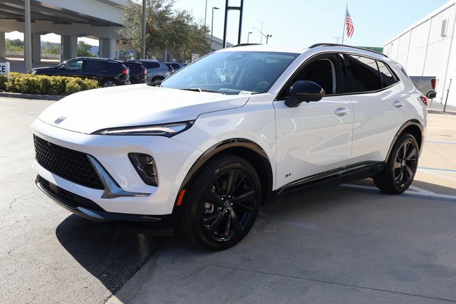 2025 Buick Envision Sport Touring photo 3