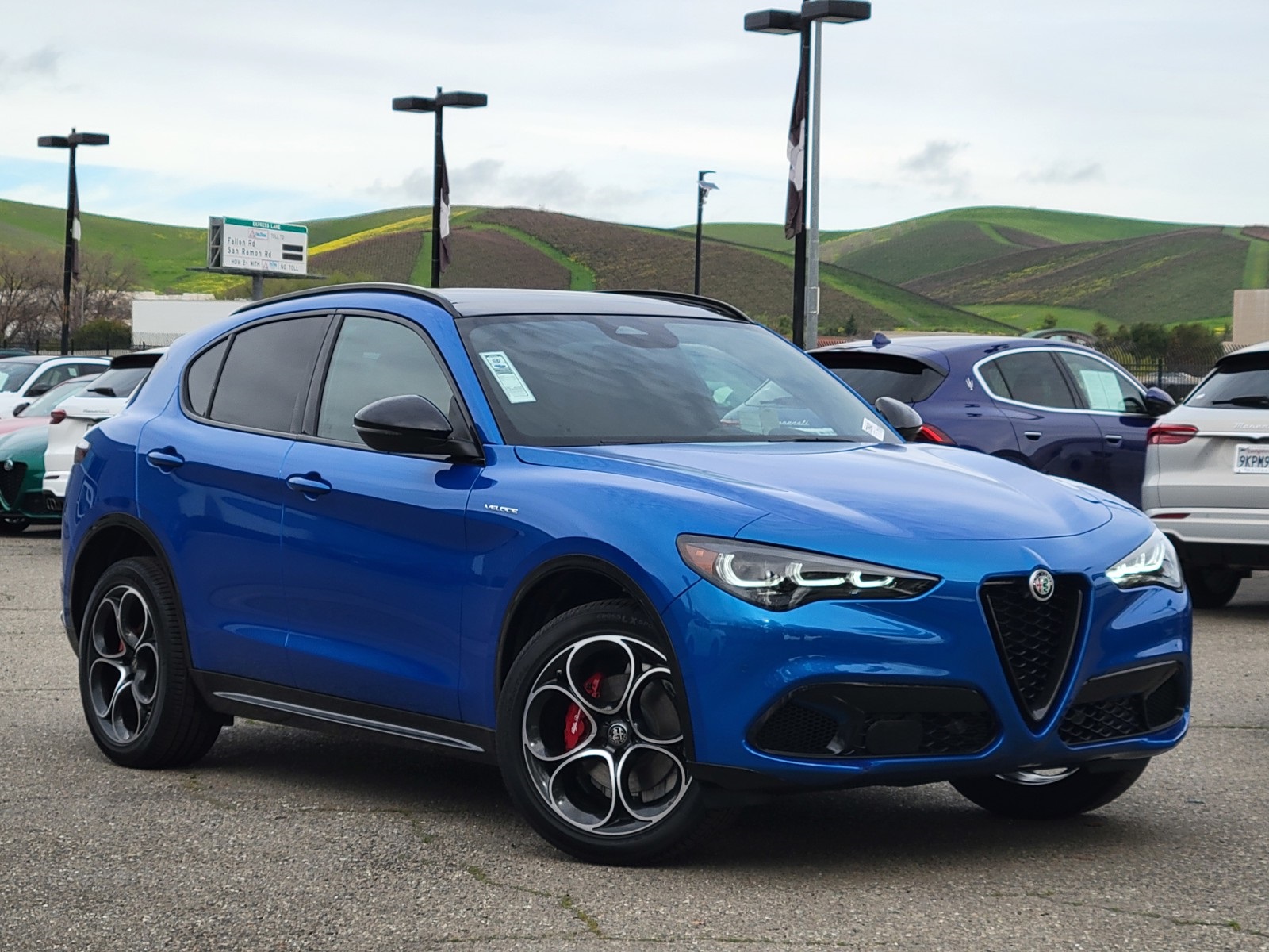 2025 Alfa Romeo Stelvio Base's photo